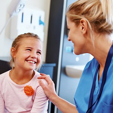 Experto universitario en atención integrada a los cuidados del niño y adolescente con problemas de salud para especialistas en enfermería pediátrica.